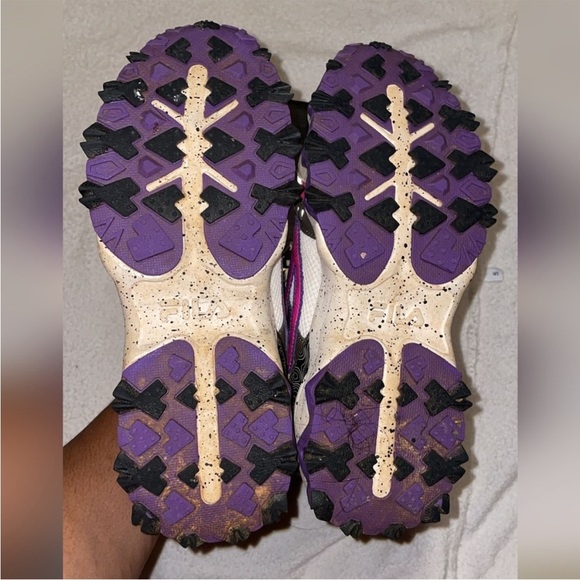 Preloved Women's Fila size 8 sneakers - Picture 4 of 5